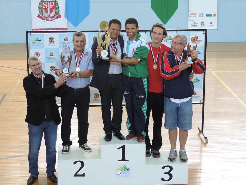 Município de Araras - Equipe feminina de tênis conquista o bronze