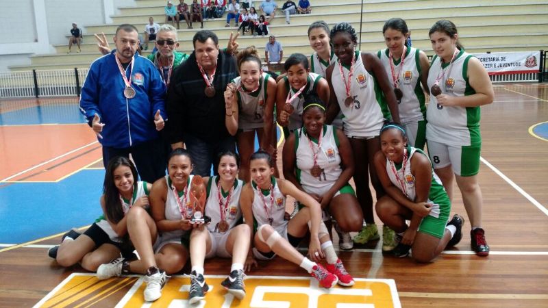 Município de Araras - Equipe feminina de tênis conquista o bronze