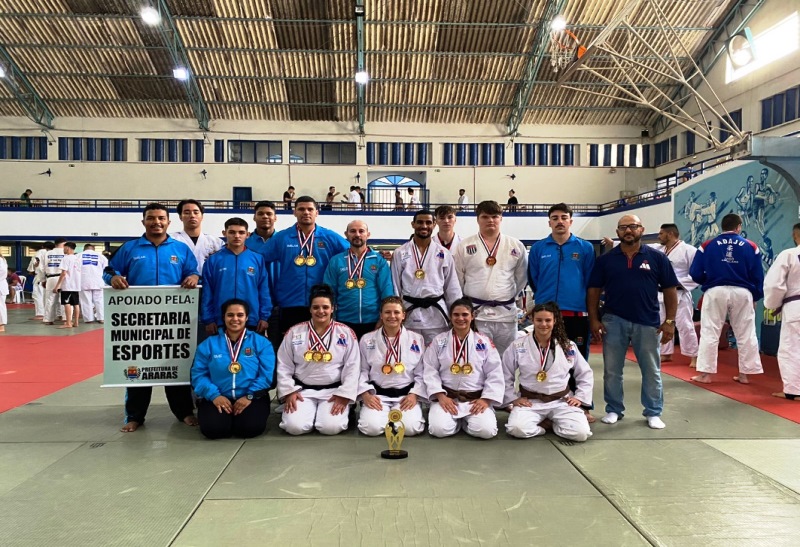 Município de Araras - Equipe feminina de tênis conquista o bronze