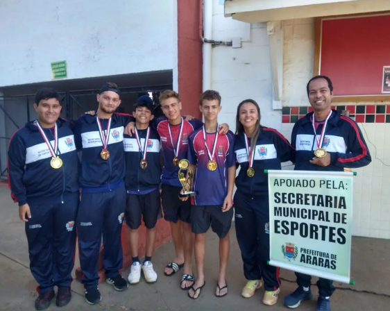 Cidade é campeã no tênis masculino