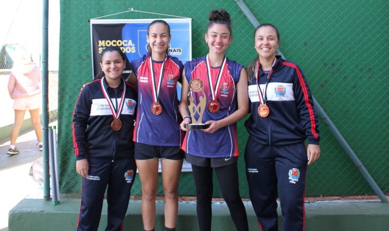 Município de Araras - Equipe feminina de tênis conquista o bronze
